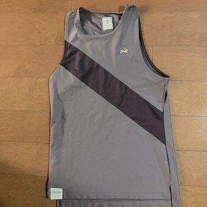 Tracksmith van courtlandt singlet plum size small